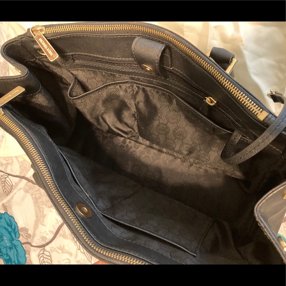 Michael Kors Sutton Handbag - Picture 5 of 8